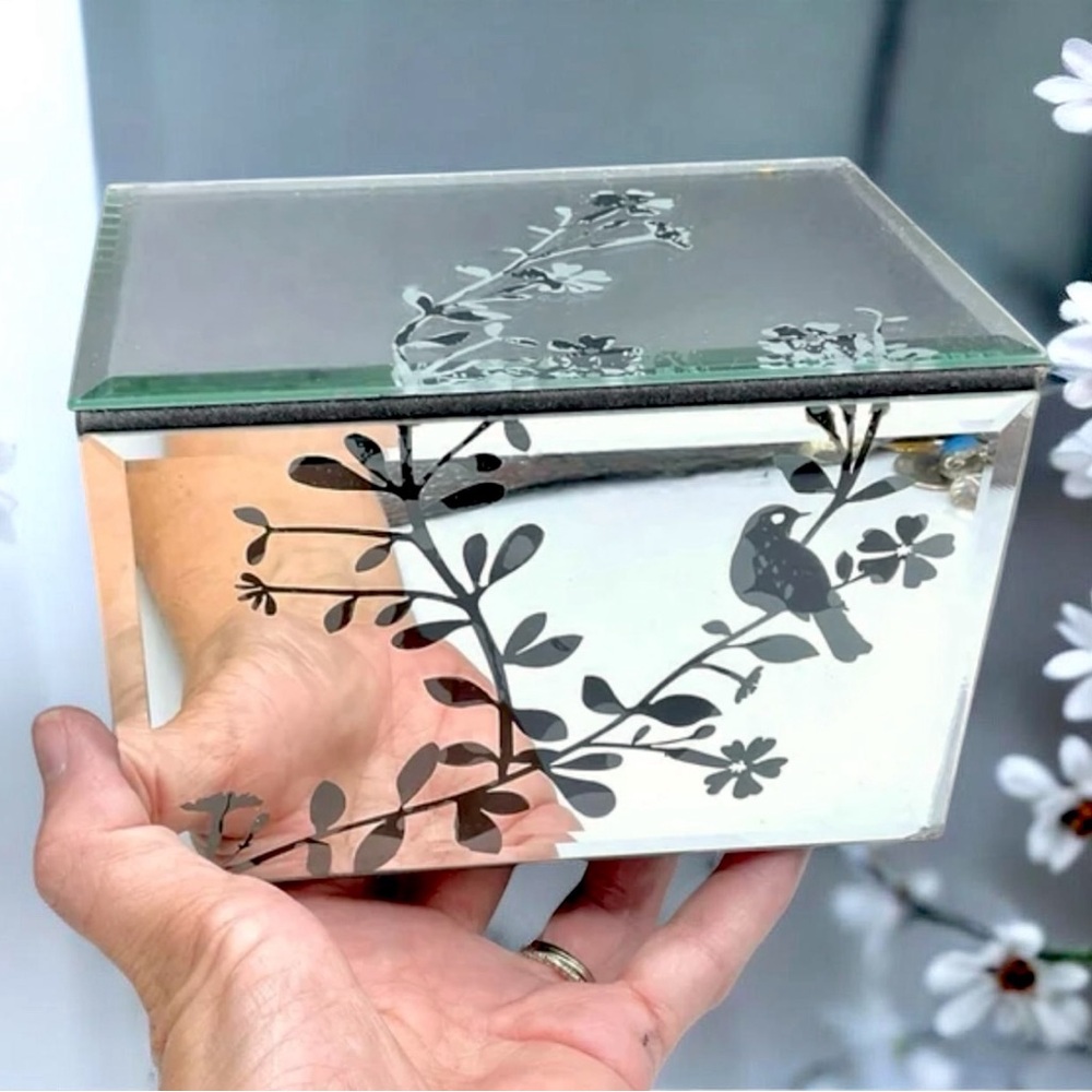 🌺Vintage Mirrored Jewelry/Vanity Box